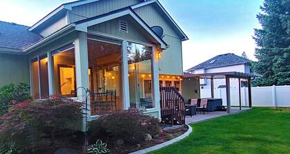 Riverside State Park 3,000 ft. HOME, SPA, private ARCADE, Fire-Pit, 5BD