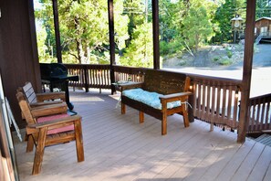 Terrace/patio - Bear's Lair, pets welcome! 25 min from Bear Valley ski resort and snow parks (Camp Connell)