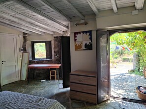2 slaapkamers, een strijkplank/strijkijzer, wifi, beddengoed