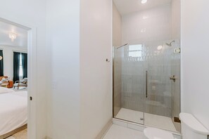 Hair dryer, towels, soap, toilet paper - East Main Lofts - Boho 203 (Madison)