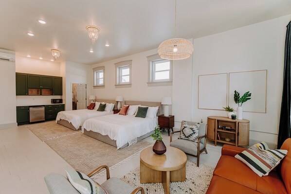 1 bedroom, WiFi, bed sheets - East Main Lofts - Boho 203 (Madison)