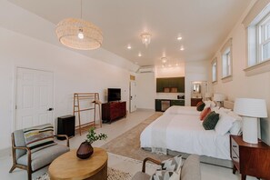 1 bedroom, WiFi, bed sheets - East Main Lofts - Boho 203 (Madison)