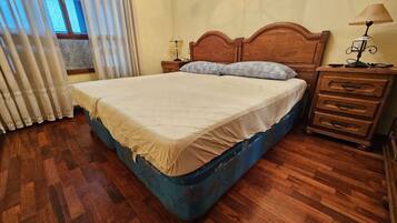 2 bedrooms, iron/ironing board, WiFi (free), bed sheets