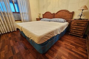 2 quartos, ferros/tábuas de passar roupa, Wi-Fi de cortesia