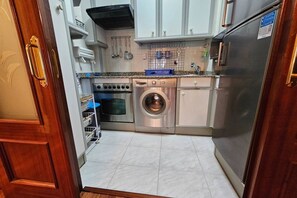 Coffee/tea maker, fridge, microwave, oven - 1A103 Rasán by R2R Consulting (Gijón)