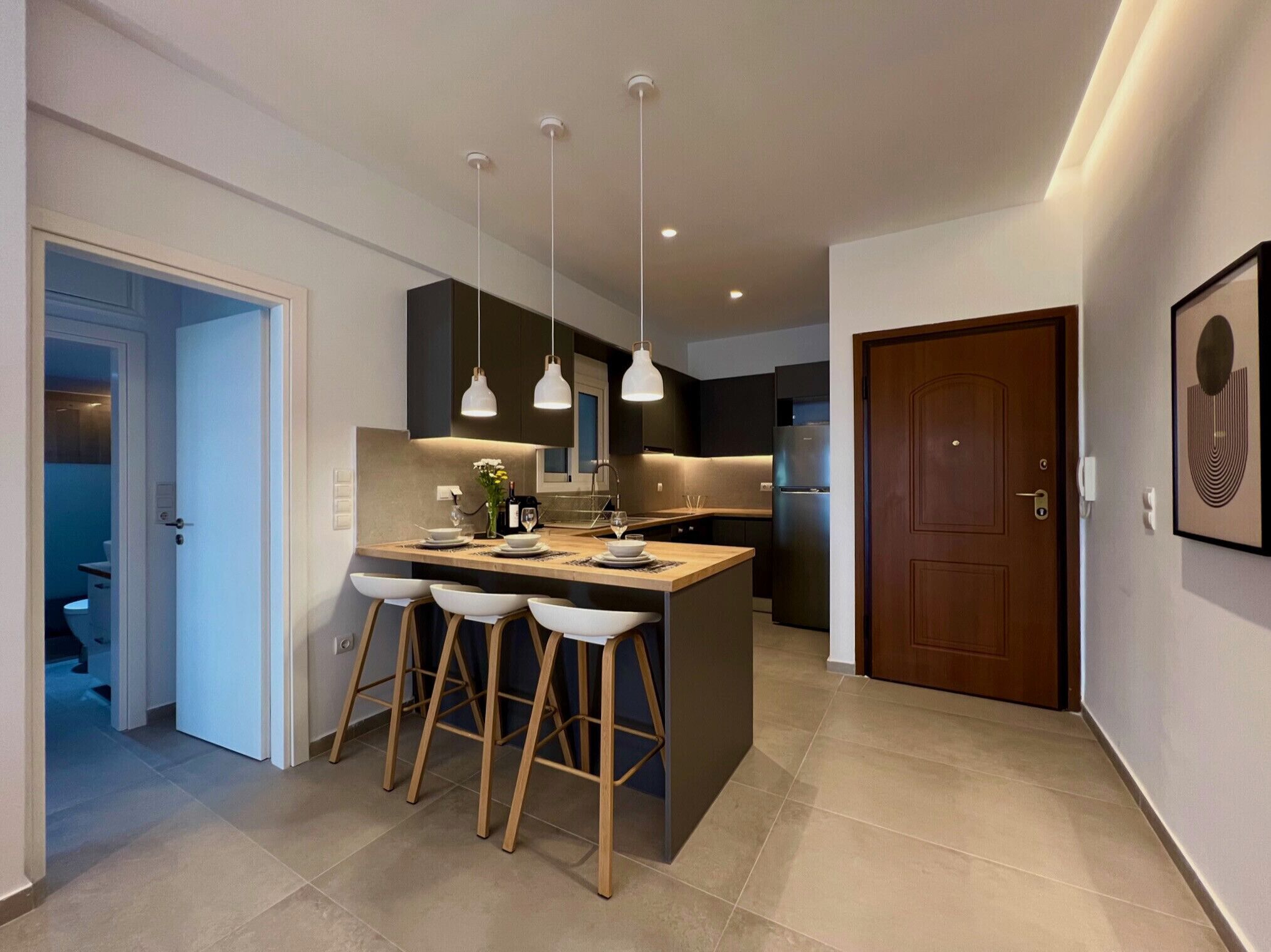 Fridge, oven, coffee/tea maker, electric kettle