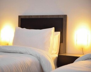 Hypo-allergenic bedding, pillow-top beds, desk, laptop workspace - Petra Cloud 1977 - Wadi Mousa (Wadi Musa)
