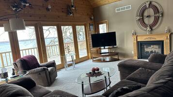 Smart TV y chimenea