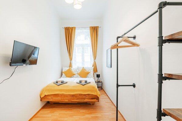 Apartment | 3 bedrooms, laptop workspace, blackout drapes, iron/ironing board