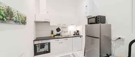 Departamento | Cocina privada | Refrigerador con congelador, microondas, horno y parrilla de estufa