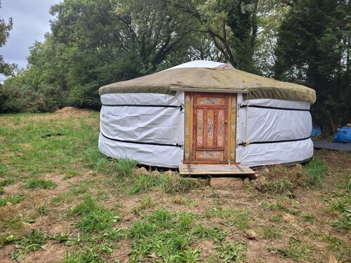 Yourte et Chalet Avec Piscine sur Terrain de 1000m2
