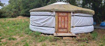Yourte et Chalet Avec Piscine sur Terrain de 1000m2