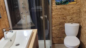 Douche, serviettes fournies, savon, papier toilette