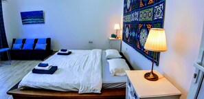 1 bedroom, bed sheets