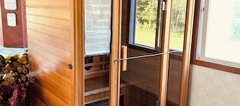 Mollyockett Motel & Swim Spa