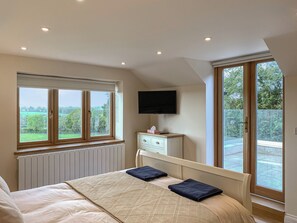 4 quartos, Wi-Fi de cortesia, roupa de cama