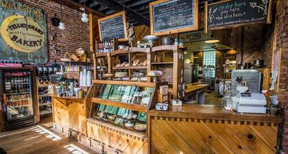 Bear cabin. This modern log cabin with HOT TUB is a large studio with a spectacular king size bed!