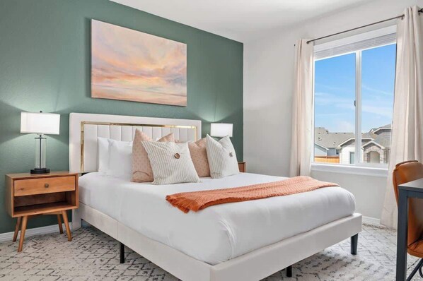 4 camere, una scrivania, ferro/asse da stiro, Wi-Fi