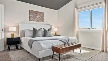 4 bedrooms, desk, iron/ironing board, WiFi