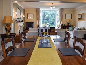 Dining - 3 bedroom accommodation in Keswick (Keswick)