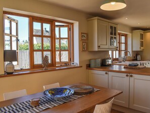 Dining - 2 bedroom accommodation in Par, near Fowey (Par, near Fowey)