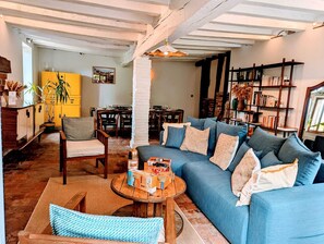 Smart TV, fireplace, ping pong, books - ღ LES DEUX AILES - Wooded park, with billiards and wifi 1h30 from Paris (Triguères)