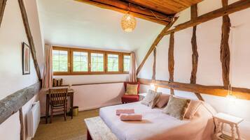 5 makuuhuonetta, työpöytä, vauvan matkasänky, ilmainen Wi-Fi