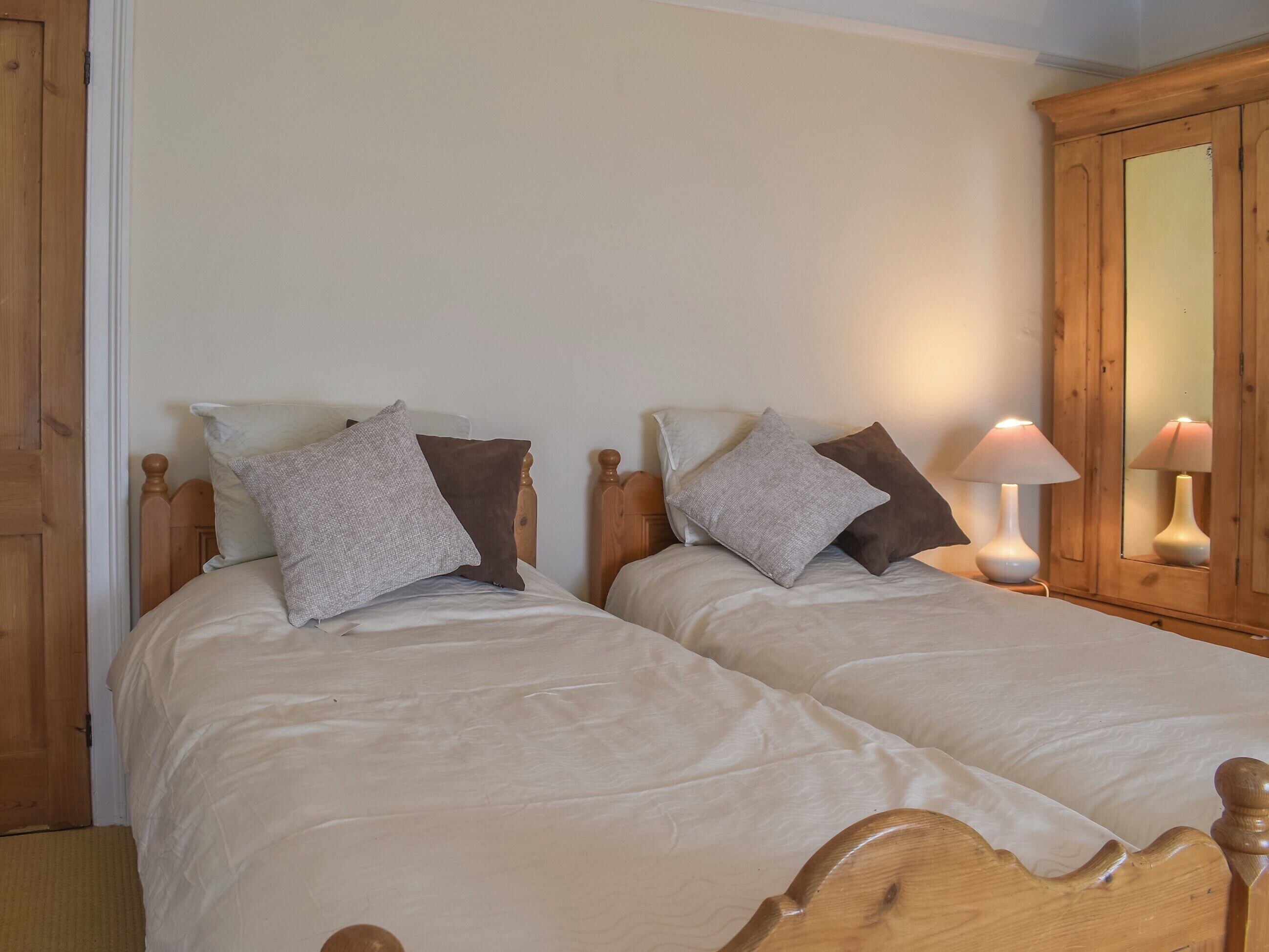 2 bedrooms, bed sheets