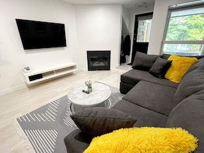 Télévision, cheminée