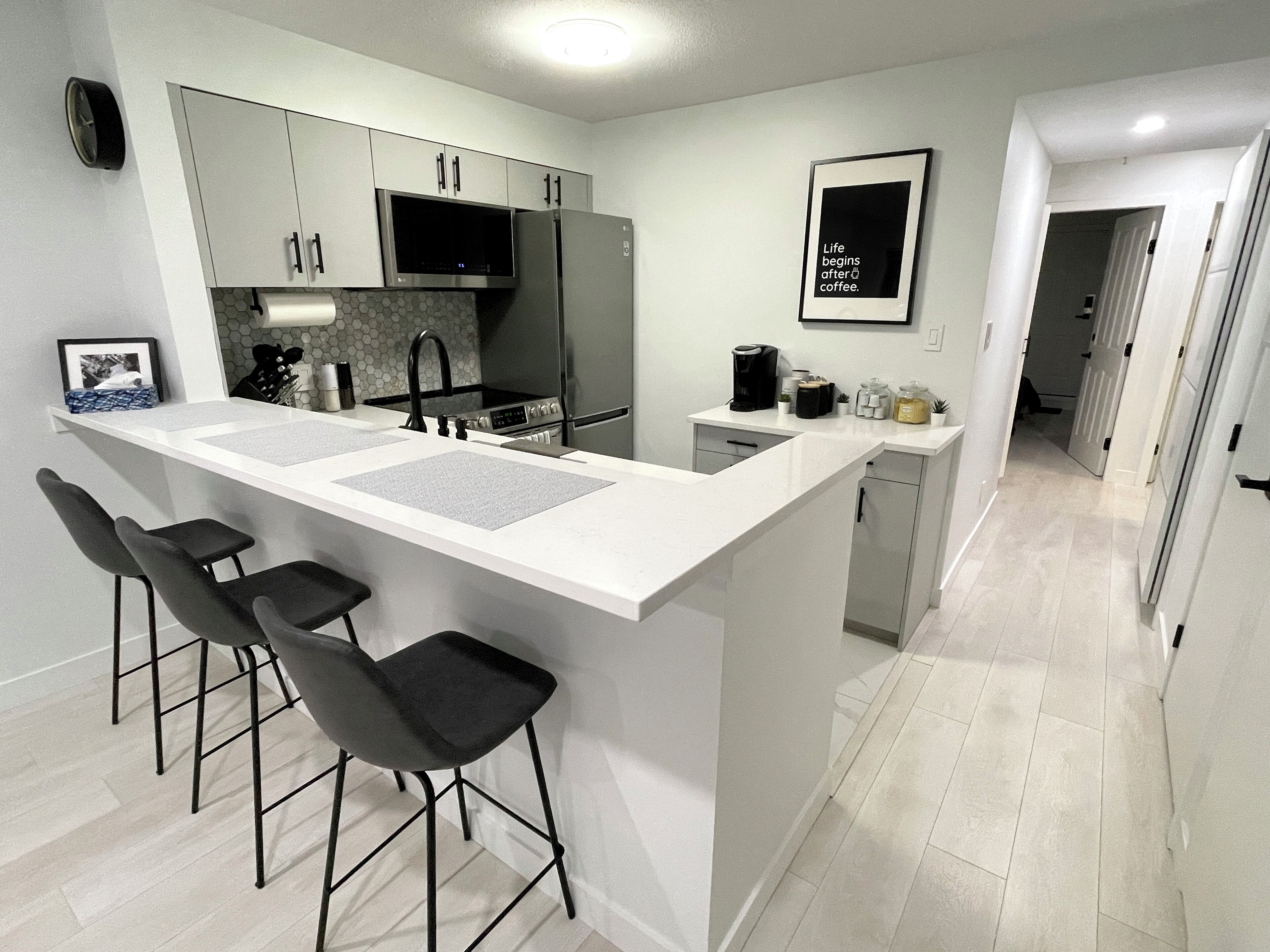 Refrigerador, microondas, horno y parrilla de estufa 