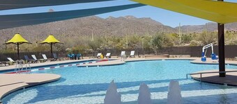 Spectacular 2BD/2BA Home with Courtyard on a Corner Lot at Dove Mountain