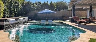 Poolside Retreat at Lookout Mountain with indoor and outdoor activities