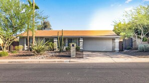 Exterior - Poolside Retreat at Lookout Mountain with indoor and outdoor activities
 (Phoenix)