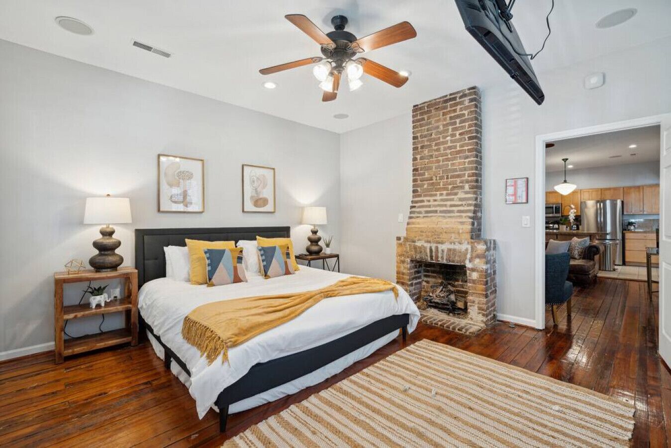 2 soveværelser, skrivebord, strygejern/strygebræt, weekendseng