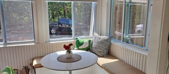 Cozy Chatham Cottage walk to Hardings beach Restaurants & downtown.