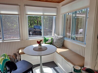 Cozy Chatham Cottage walk to Hardings beach Restaurants & downtown.