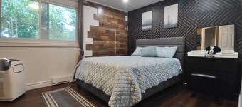 Min walk to Falls, all Attractions. 3 over size Brs,4 bed 2 sofabed  Large Patio