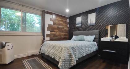 Min walk to Falls, all Attractions. 3 over size Brs,4 bed 2 sofabed Large Patio