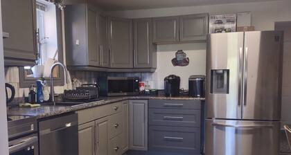 Min walk to Falls, all Attractions. 3 over size Brs,4 bed 2 sofabed Large Patio