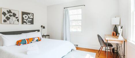 4 bedrooms, desk, WiFi, bed sheets