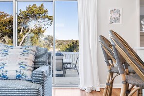 Smart TV, fireplace, stereo