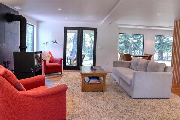 Fireplace, books - Charming Scandinavian Modern Riverfront Fishhouse (Hailey)