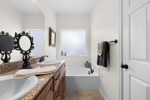 Haartrockner, Bidet, Handtücher, Seife