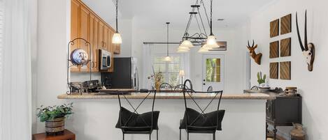 ثلاجة، ميكروويف، فرن، موقد طهي مسطح