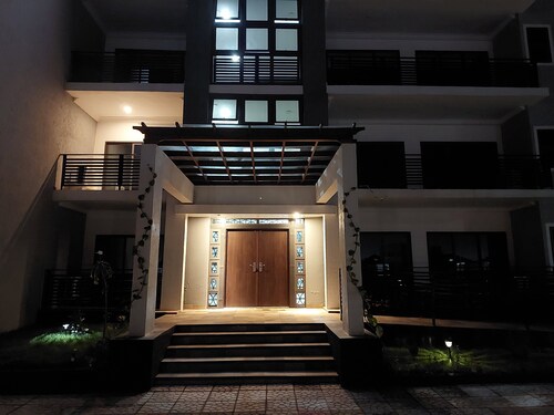 2,3 Ensuite Bedrooms Luxury Staycation and Vacation apartments