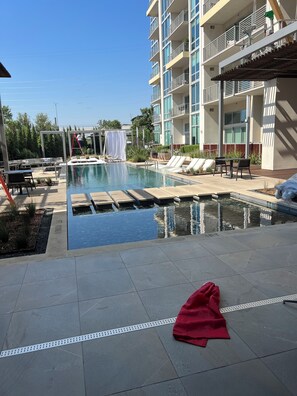 Pool - 5Bd 2ba Twnhme w/ attached garage, 30ft ceilings, 2 masters, & free Wi-Fi 1gbps (Dallas)