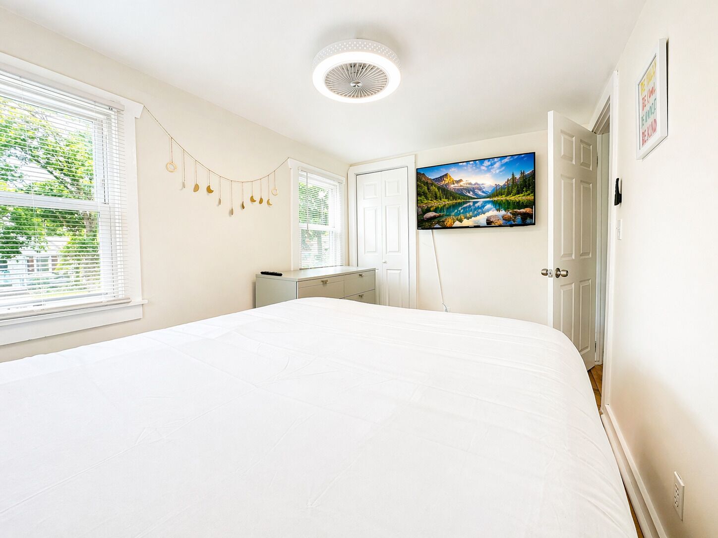 2 habitaciones, tabla de planchar con plancha, wifi y ropa de cama 