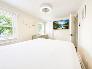 2 bedrooms, iron/ironing board, WiFi, bed sheets
