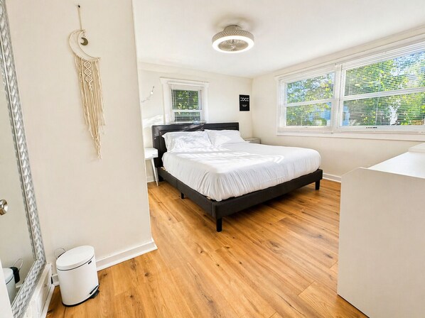 2 habitaciones, tabla de planchar con plancha, wifi y ropa de cama