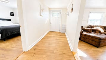 2 slaapkamers, een strijkplank/strijkijzer, wifi, beddengoed